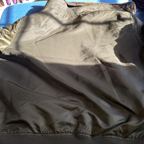 Olive Green jacket with orange interior. Detachable Fur on collar - Picture 6 of 9